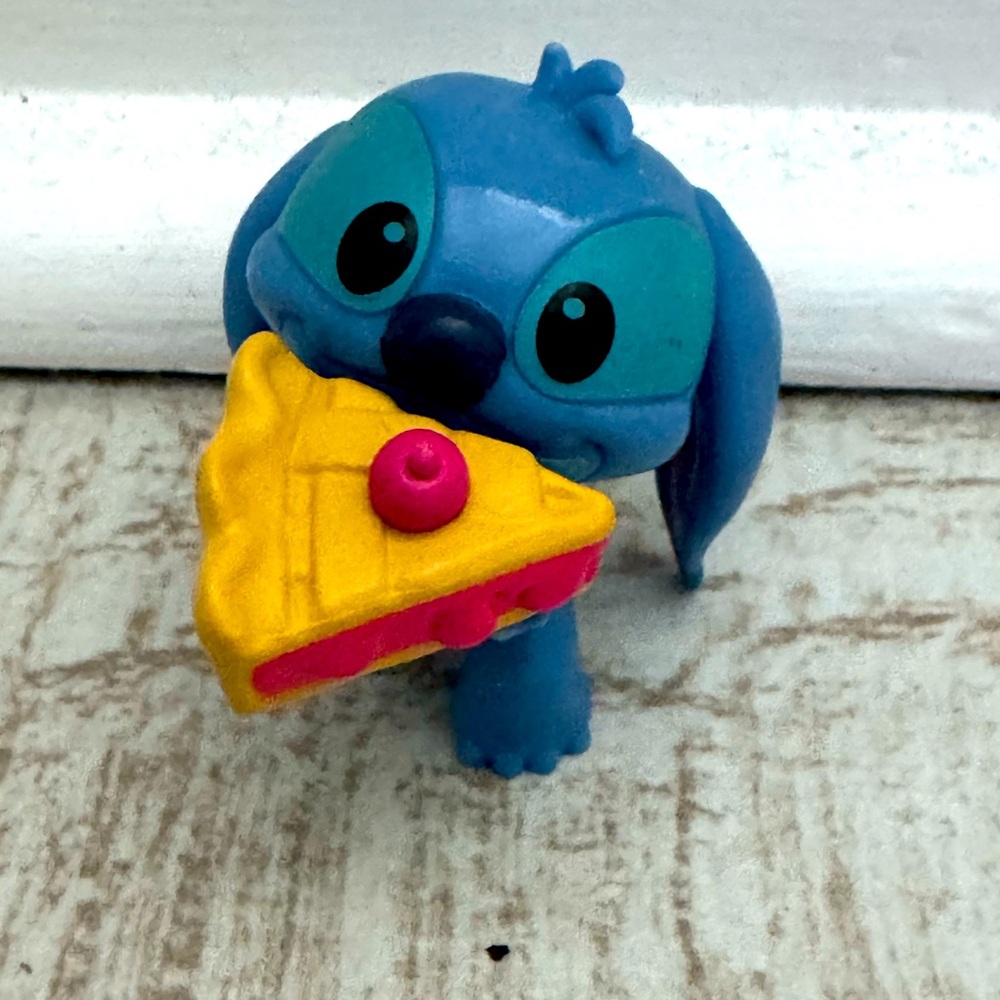 Disney Just Play Stitch Feed Me Series 3 Mini Figure- Stitch with Cherry Pie